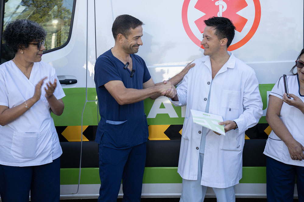 El ministro Blanzaco inauguró la nueva terapia y entregó una ambulancia en Villaguay