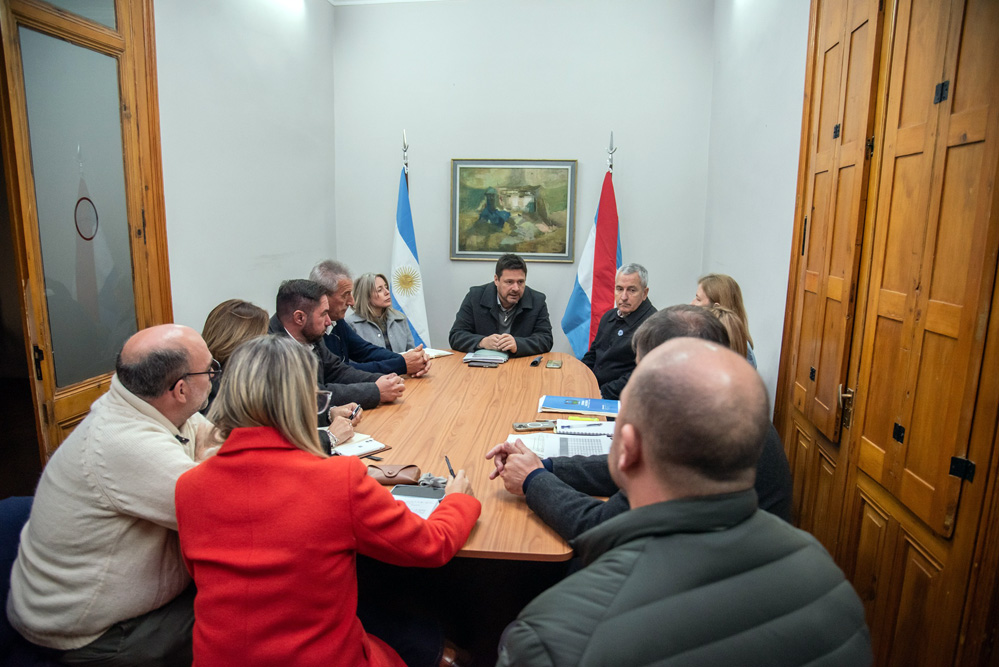 El Ejecutivo recibió a las ligas de comunas y a los bloques legislativos por la coparticipación